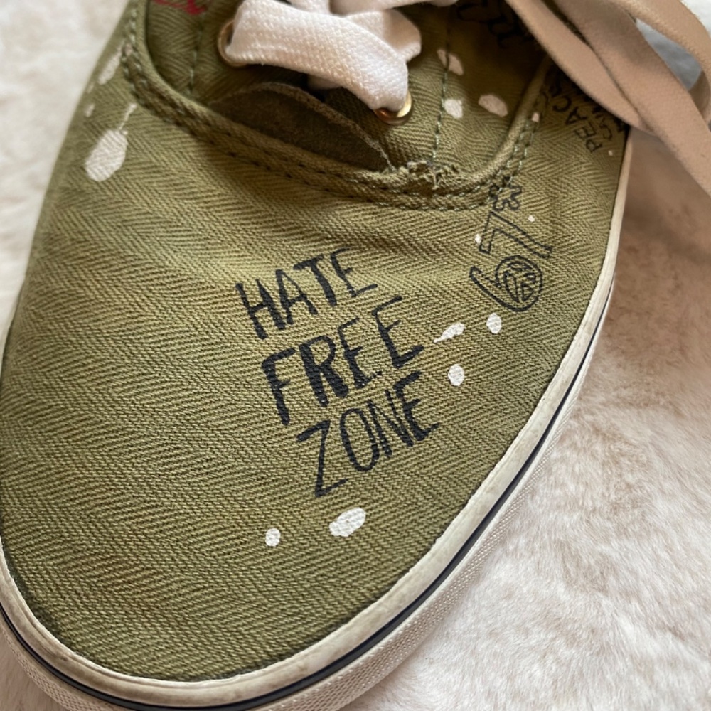Polo Ralph Lauren Thorton Graffiti Canvas Sneakers "Equality For All" Mens 9.5D - Picture 4 of 8